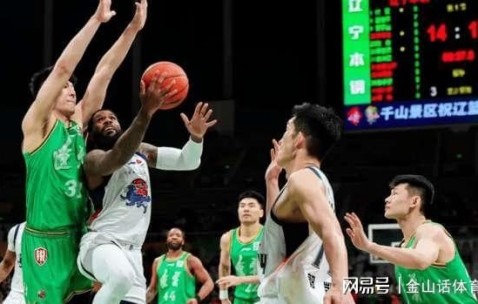 华体会体育-坑爹啊！2米14内线2分0板，出现超低级失误，解说: 没一点攻击力