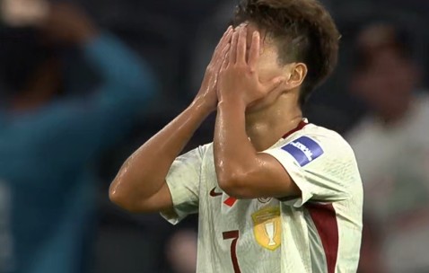 女足亚洲杯争议判罚！王霜进球被吹，VAR介入5分钟，媒体人不满